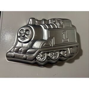 vintage, retired Wilton Thomas the Tank Engine cake pan (model #2105-1349) origi